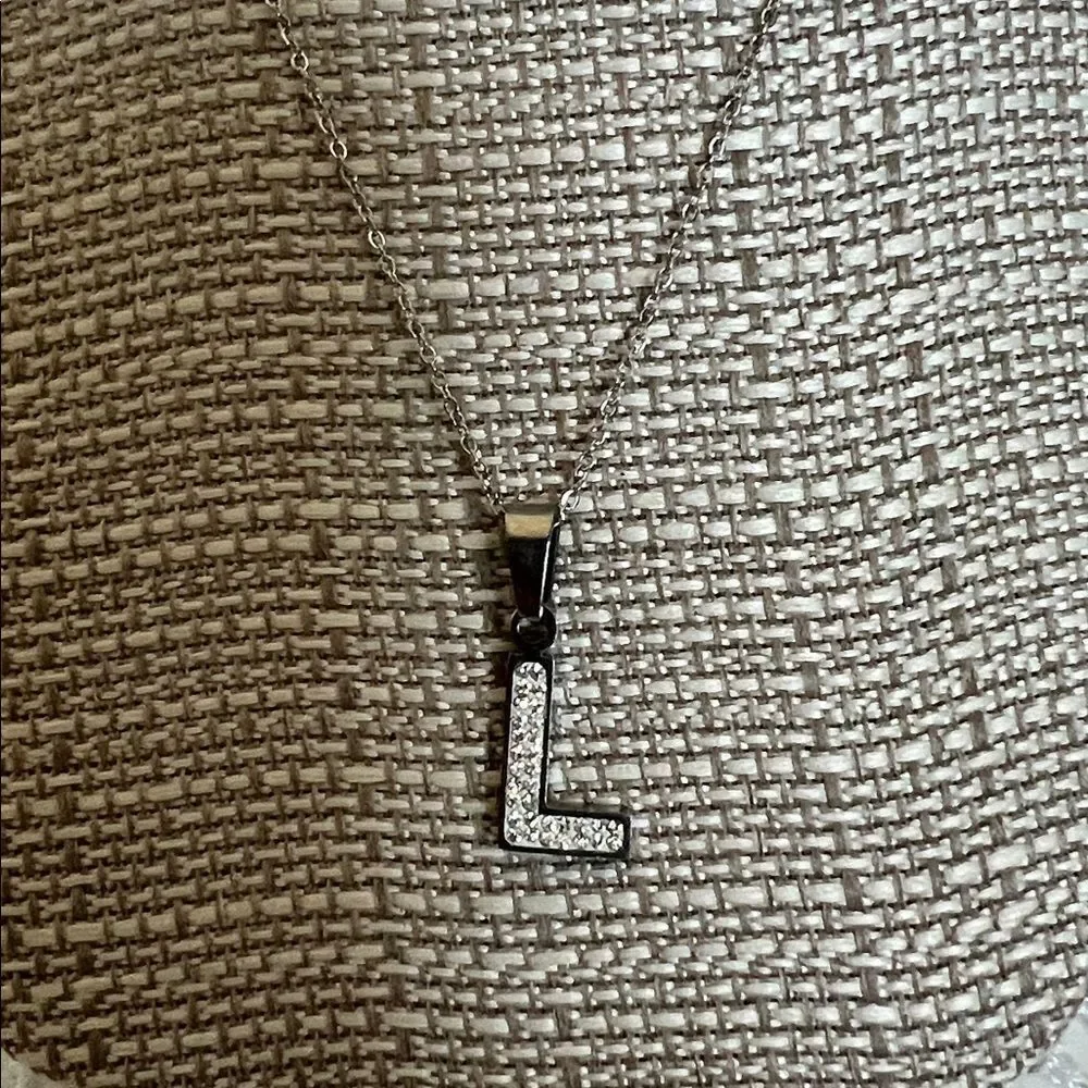 NWT Stainless Steel Elegant Silver Tone  Dainty Necklace initial  L Pendant